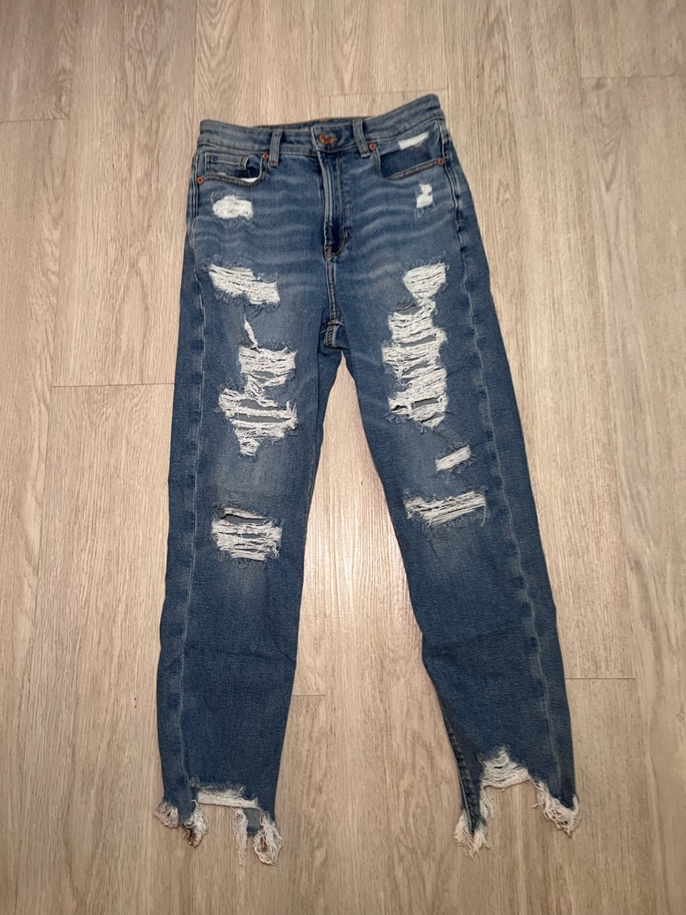 American Eagle Outfitters Distressed High Rise Mom Jeans 4